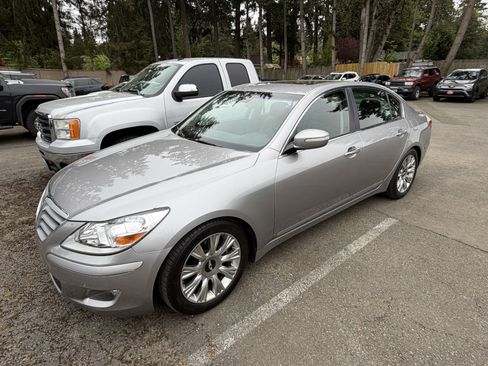 Used 2009 Hyundai Genesis 3.8 w/ Technology Pkg 4 RWD image 1