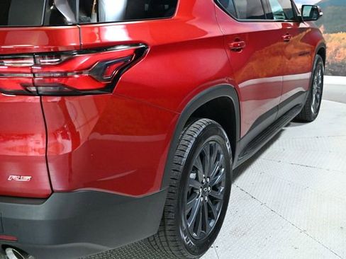 Used 2022 Chevrolet Traverse RS w/ LPO, 'HIT The Road' Package AWD/4WD image 8