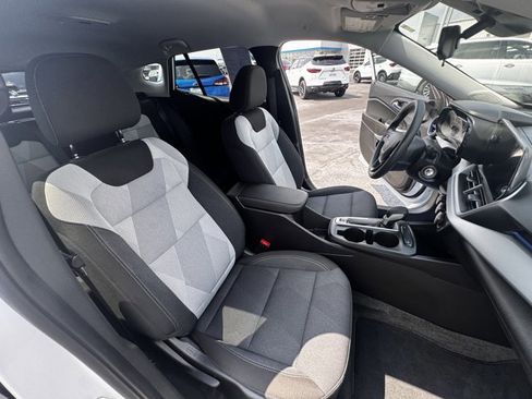 Used 2025 Chevrolet Trax LS image 11