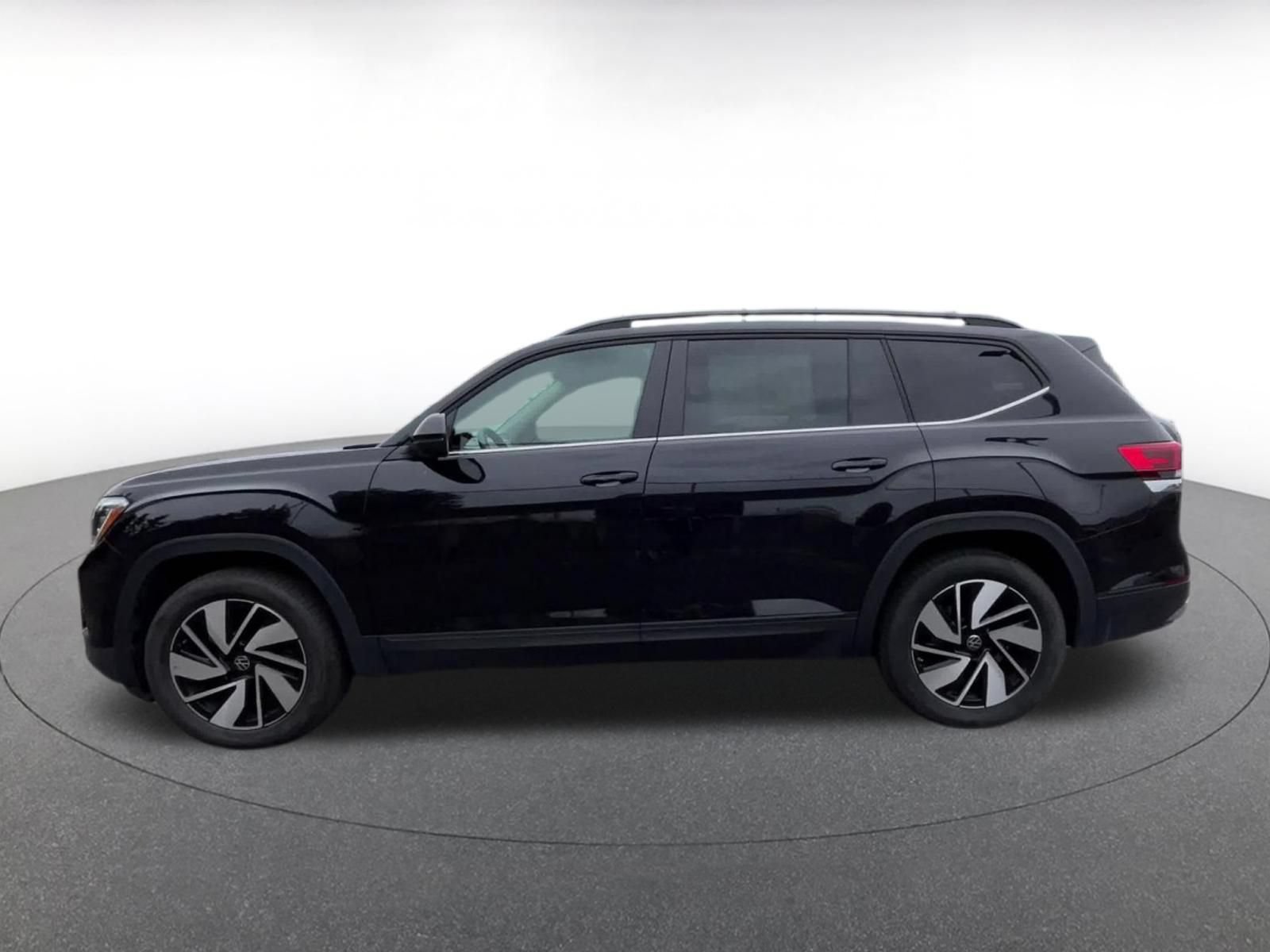 Used 2026 Volkswagen Atlas SE FWD image 8