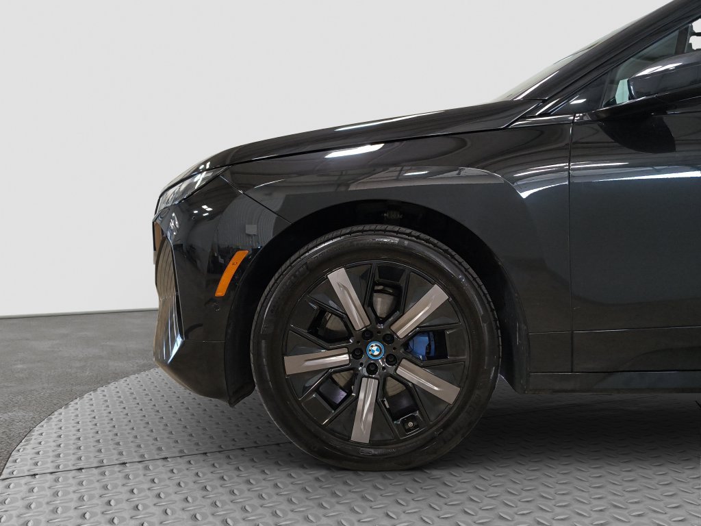 Used 2024 BMW iX xDrive50 w/ Premium Package AWD/4WD image 19