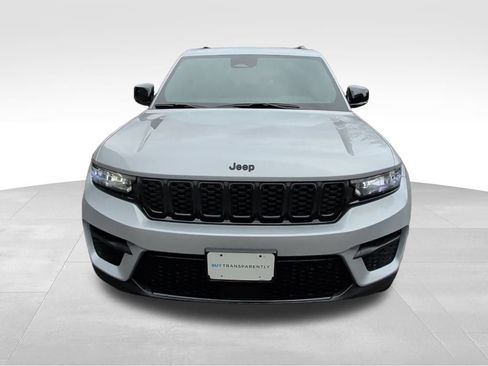Certified 2025 Jeep Grand Cherokee Altitude image 8