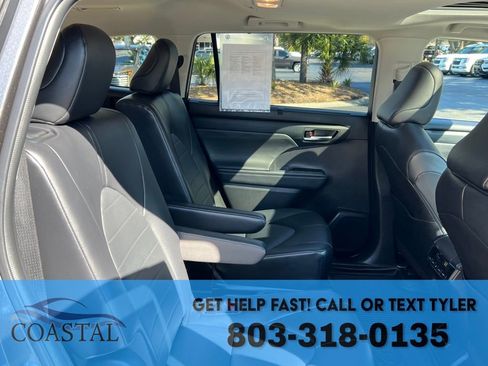 Used 2022 Toyota Highlander XLE image 27