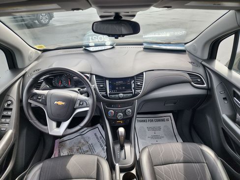 Used 2021 Chevrolet Trax LT w/ LT Convenience Package image 24