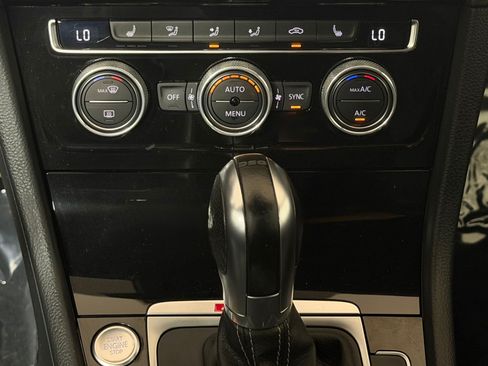 Used 2017 Volkswagen Golf R 4-Door AWD/4WD image 28
