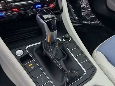 New 2026 Volkswagen Jetta SE image 18