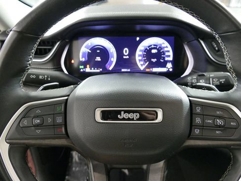 Used 2022 Jeep Grand Cherokee L Limited AWD/4WD image 15