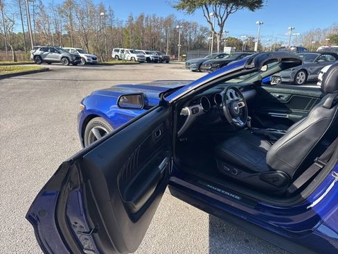 Used 2015 Ford Mustang Premium image 12