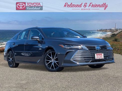 Used 2019 Toyota Avalon Limited image 1