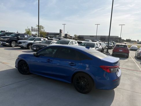 Used 2024 Honda Civic Sport image 3