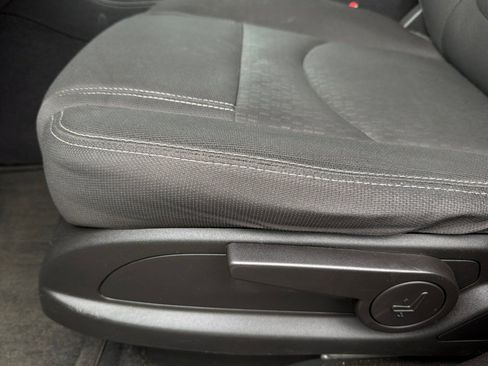 Used 2014 GMC Acadia SLE image 12