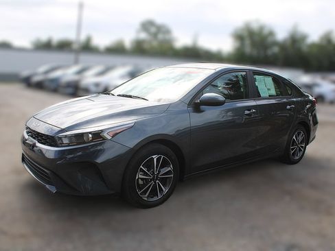 Used 2024 Kia Forte LXS FWD image 16