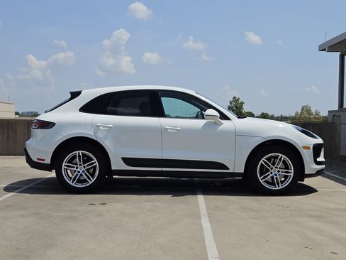 Certified 2026 Porsche Macan AWD/4WD image 9