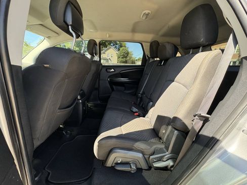 Used 2017 Dodge Journey SE FWD image 9