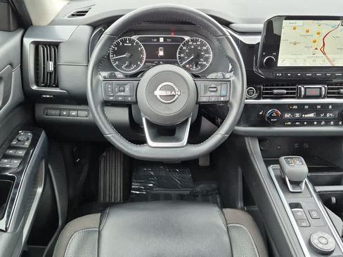 Used 2023 Nissan Pathfinder SL AWD/4WD image 10