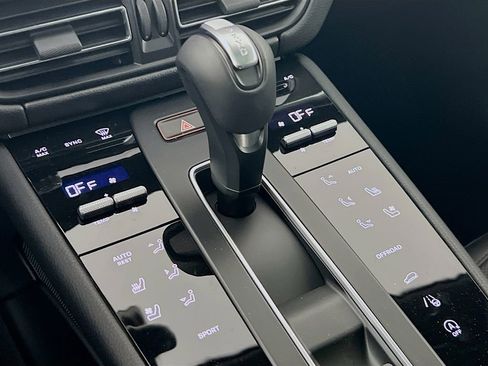 New 2026 Porsche Macan image 18