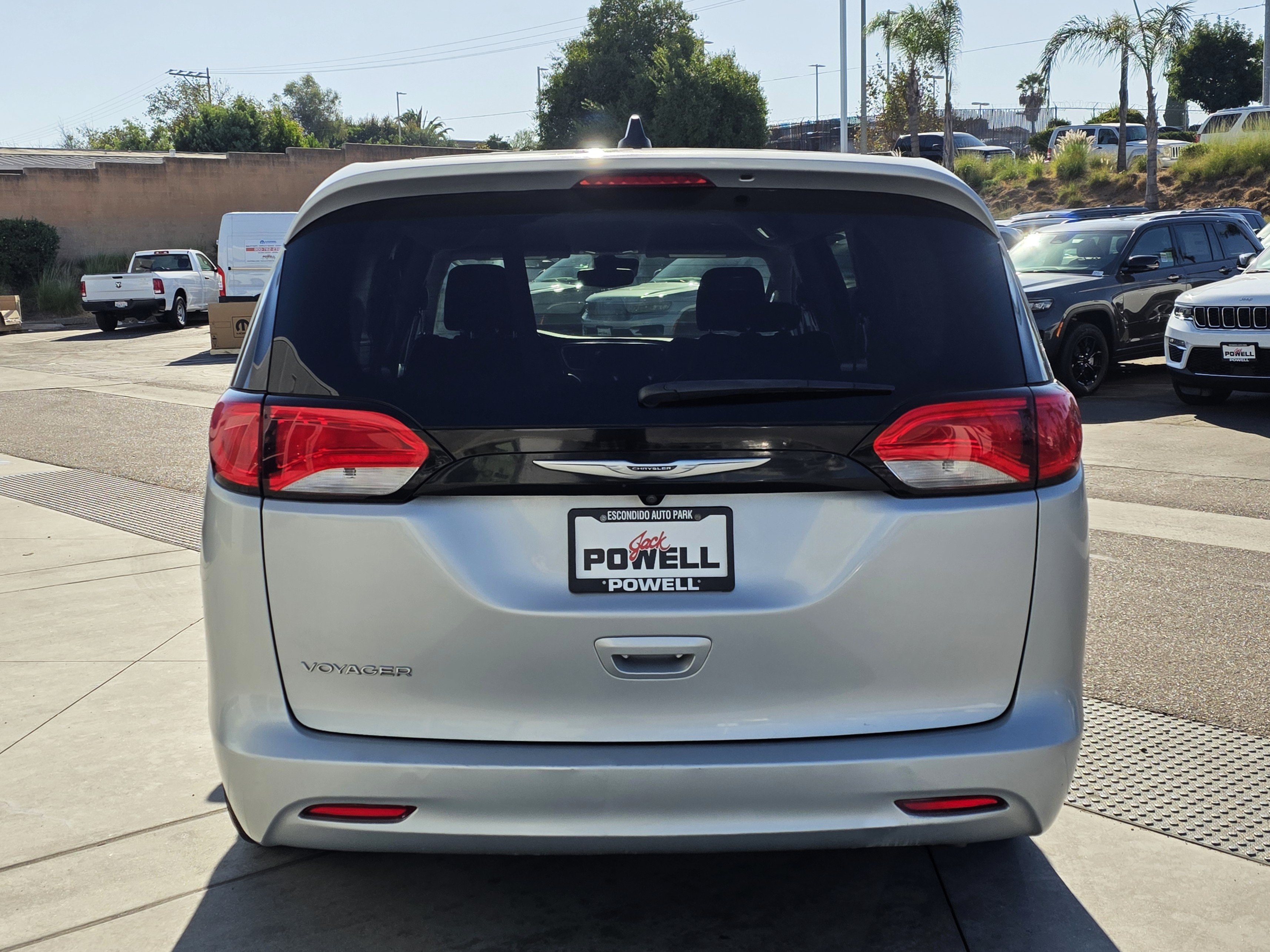 Certified 2023 Chrysler Voyager LX FWD image 4