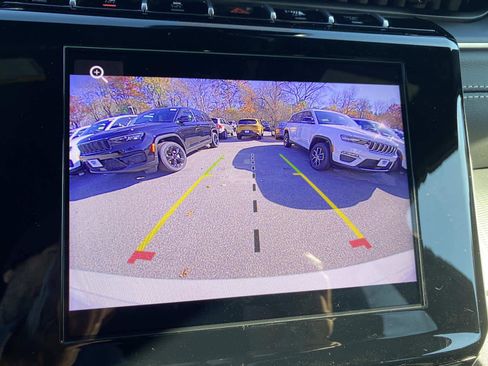 New 2025 Jeep Grand Cherokee Laredo image 13