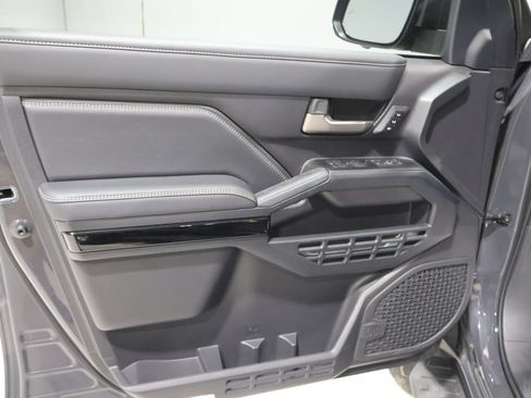 Used 2025 Toyota 4Runner Limited AWD/4WD image 14