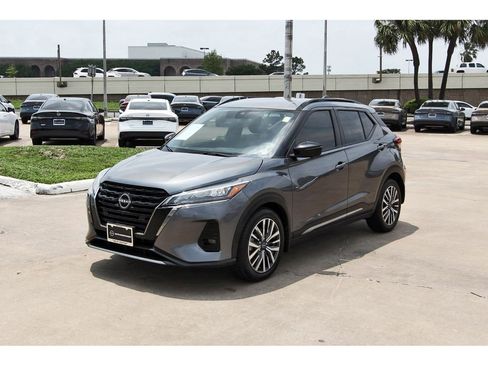 Used 2023 Nissan Kicks SR FWD image 2