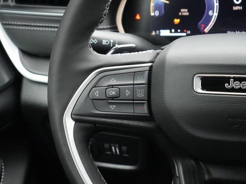 New 2025 Jeep Grand Cherokee Altitude image 18