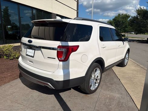 Used 2016 Ford Explorer XLT w/ Equipment Group 202A FWD image 4