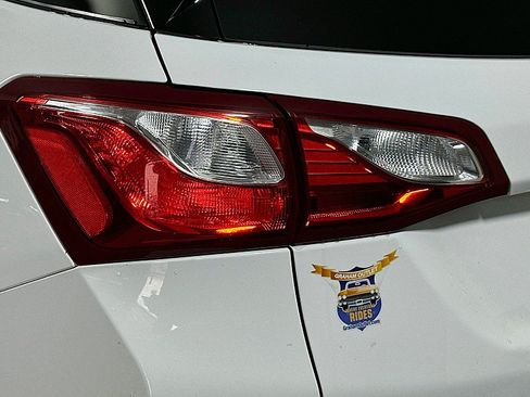 Used 2019 Chevrolet Equinox LT FWD image 23