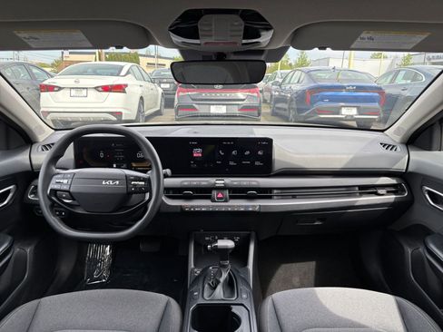 Used 2025 Kia K4 LXS FWD image 56