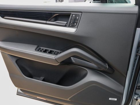 Certified 2026 Porsche Cayenne Coupe image 23