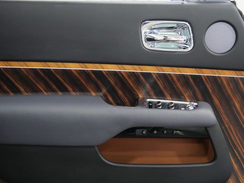 Used 2015 Rolls-Royce Wraith image 15
