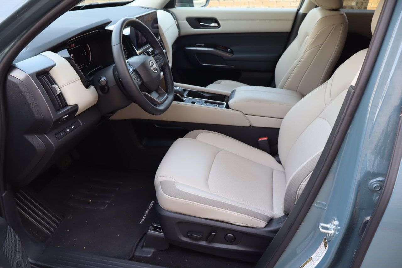 Used 2026 Nissan Pathfinder SL FWD image 16
