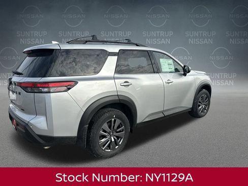New 2025 Nissan Pathfinder SV w/ Black Appearance Package image 7