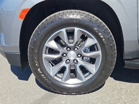 Used 2022 Chevrolet Suburban LT w/ Luxury Package image 30