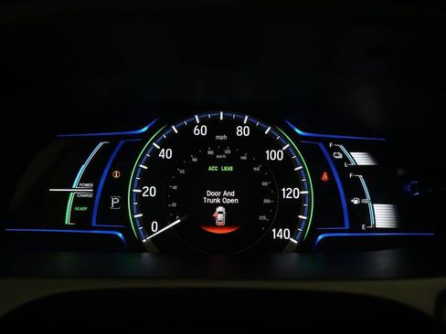 Used 2017 Honda Accord Touring image 2