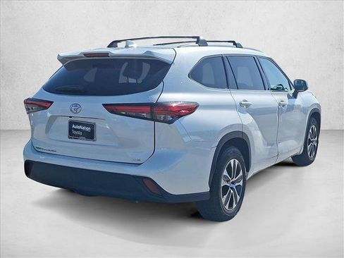 Used 2020 Toyota Highlander XLE FWD image 5