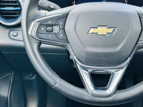 Used 2025 Chevrolet Trax LT w/ LT Convenience Package FWD image 14