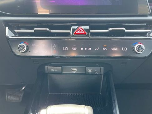 Used 2024 Kia Niro EX FWD image 26