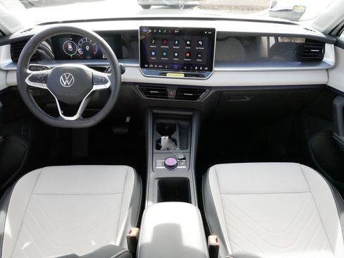 Certified 2025 Volkswagen Tiguan SE AWD/4WD image 10
