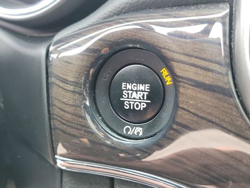 Used 2018 Jeep Grand Cherokee Overland image 26