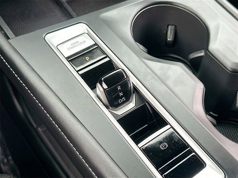 Used 2024 Volkswagen Atlas SE image 16