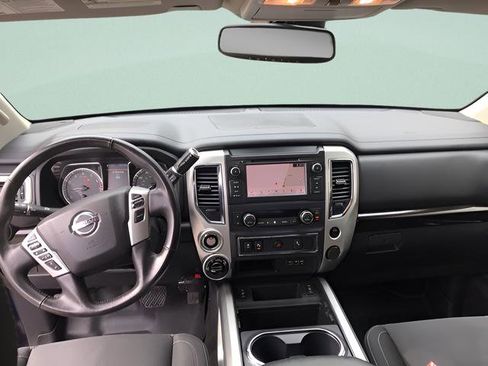 Used 2019 Nissan Titan SV w/ SV Convenience Package image 14