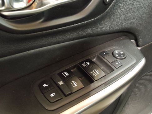 Used 2019 Jeep Cherokee High Altitude image 27