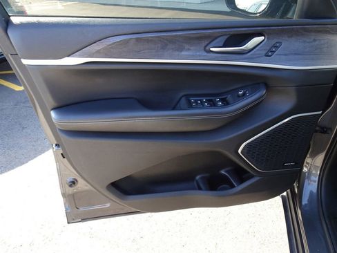 Used 2022 Jeep Grand Cherokee L Limited image 13