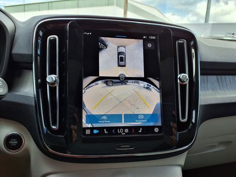 Certified 2024 Volvo XC40 B5 Plus image 27