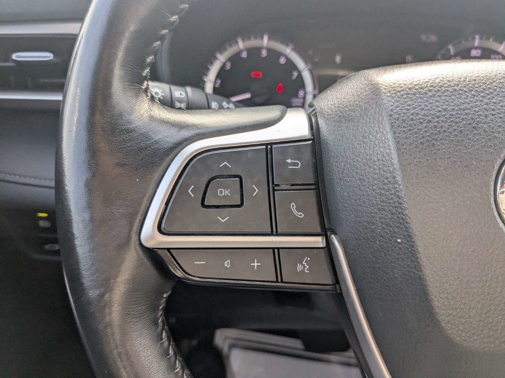 Used 2025 Toyota Highlander LE FWD image 27