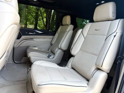 Used 2023 Cadillac Escalade ESV Premium Luxury AWD/4WD image 32