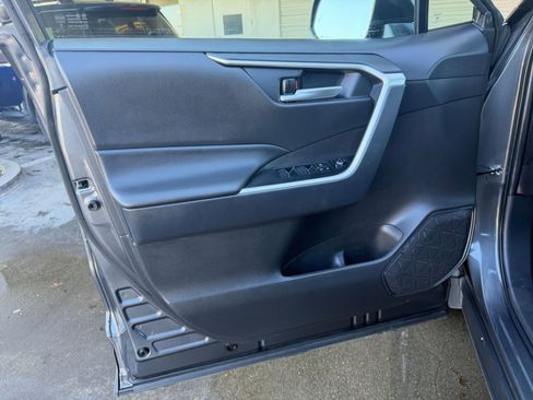 Used 2025 Toyota RAV4 XLE image 18