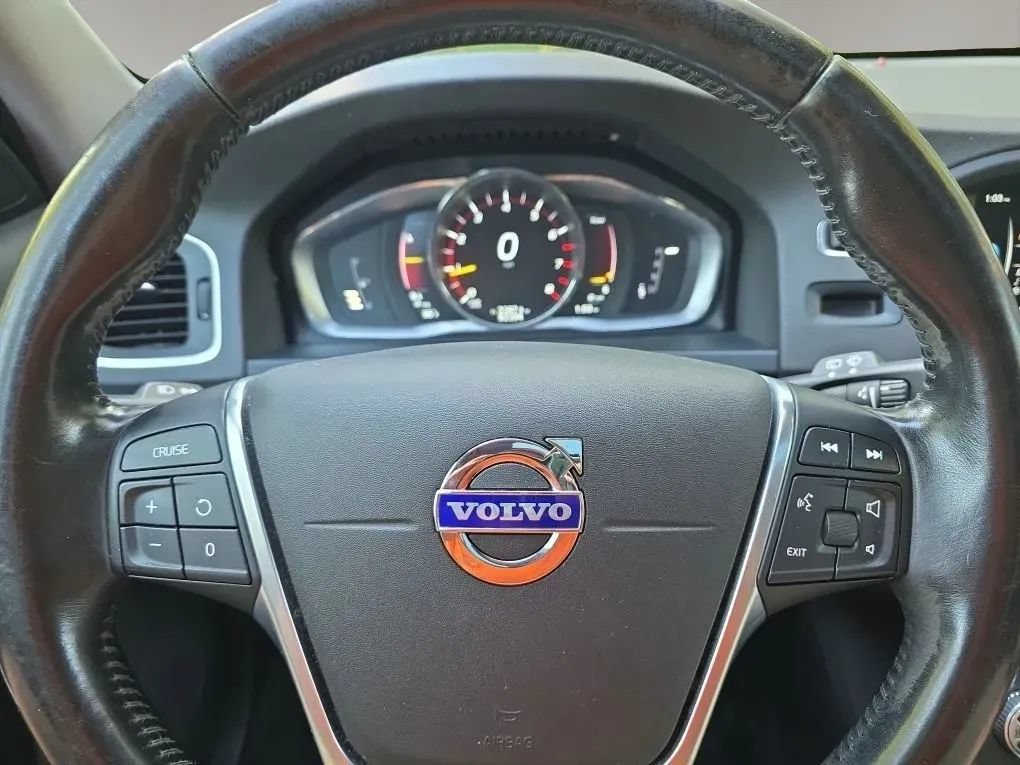 Used 2016 Volvo V60 T5 Cross Country w/ Protection Package AWD/4WD image 18