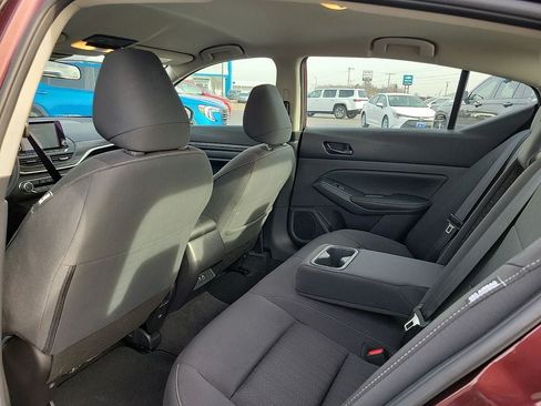 Used 2025 Nissan Altima 2.5 SV FWD image 9