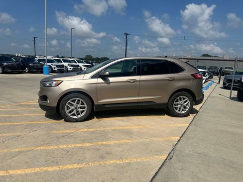 Used 2021 Ford Edge SEL w/ Convenience Package AWD/4WD image 4